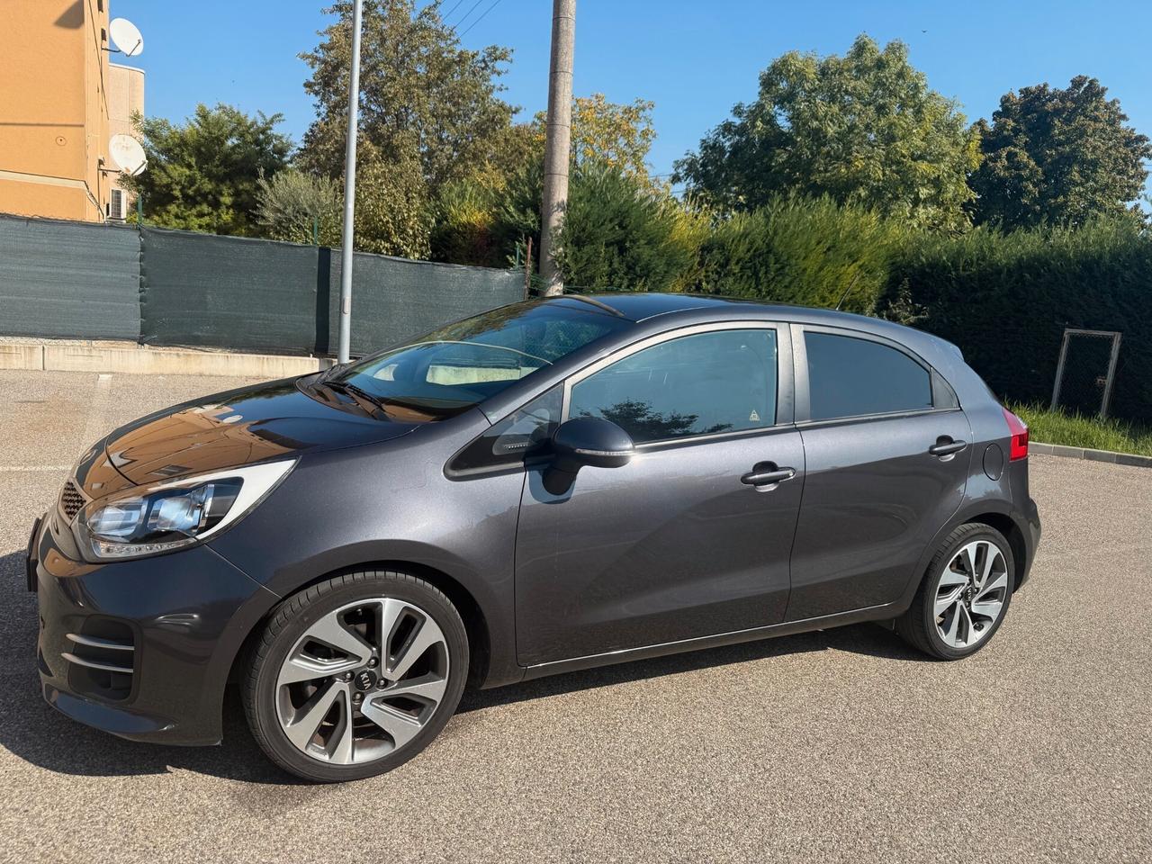 Kia Rio 1.4 crdi - NEOPATENTATI - 12 MESI DI GARANZIA -