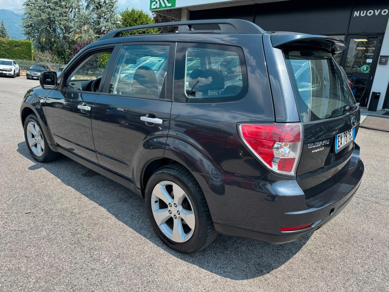 Subaru Forester 2010 2.0d X 6mt*