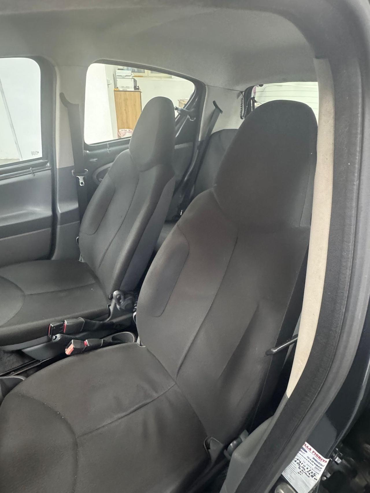 Toyota Aygo 1.0 12V VVT-i 5 porte Sol Connect Red Edition