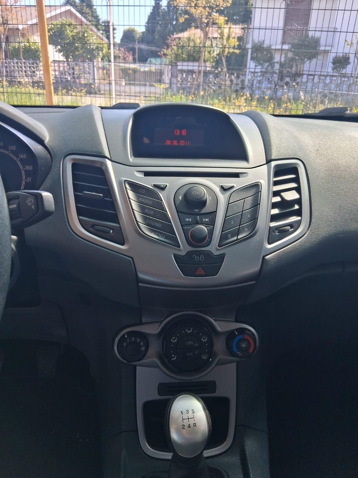 Ford Fiesta 1.2 82 CV 5P TITANIUM