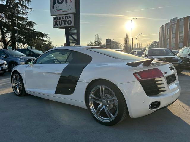 AUDI R8 4.2 V8 FSI quattro R tronic