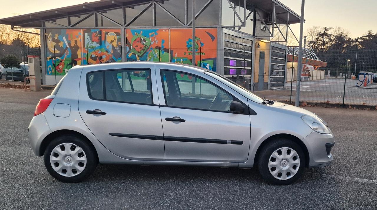 Renault Clio 127.000km neopatentati