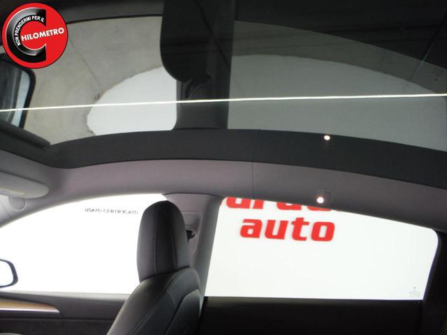 TESLA Model Y Long Range AWD.