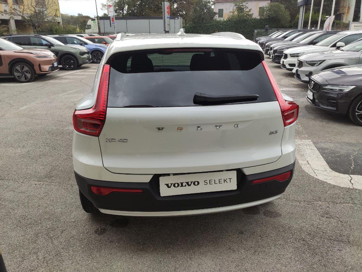 VOLVO - XC40