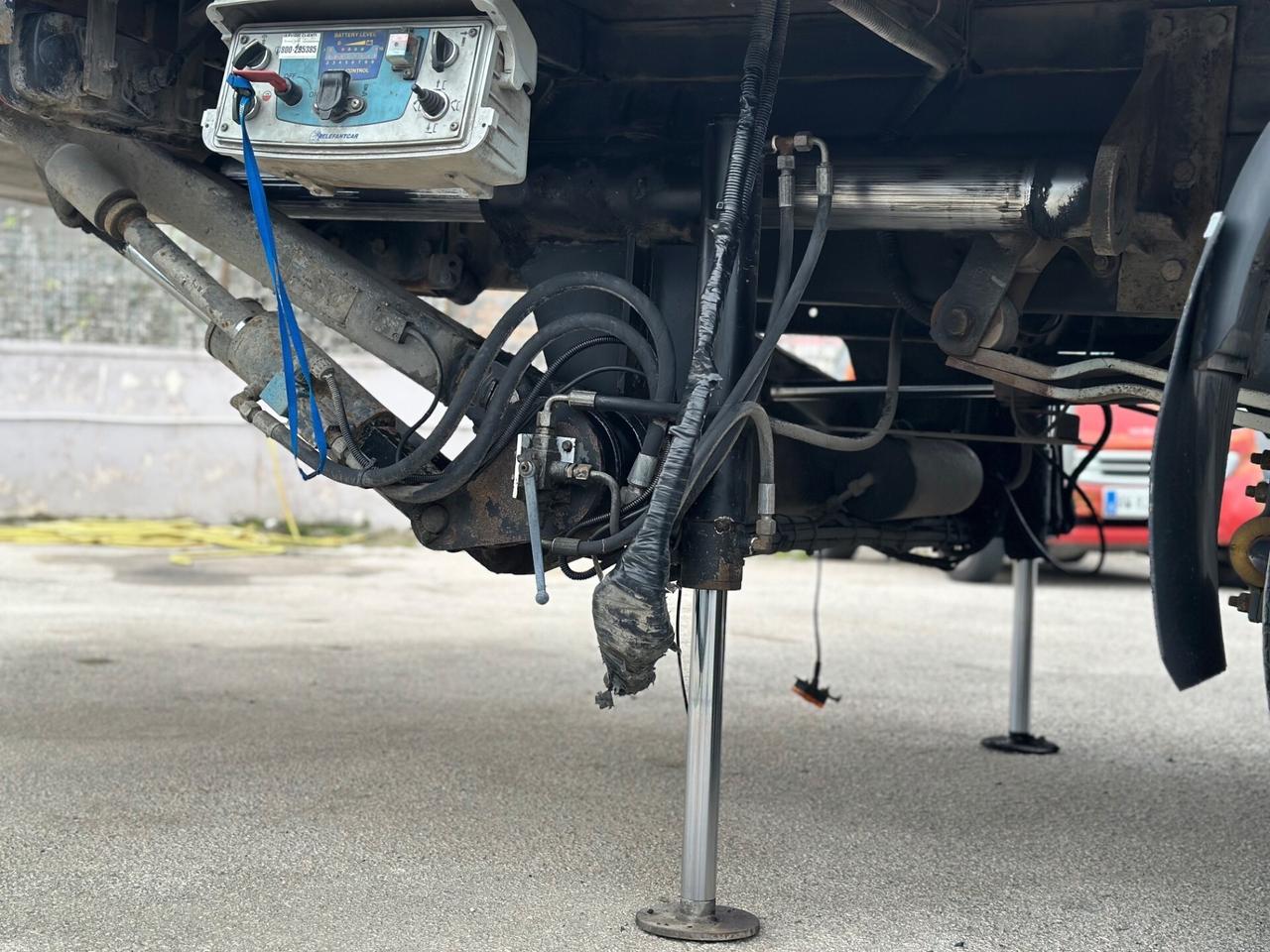 Renault Trucks 2006 ALLS. NEGOZIO pedana elettrica