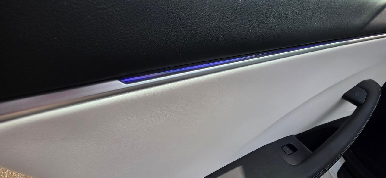 Tesla Model 3 - RWD Premium