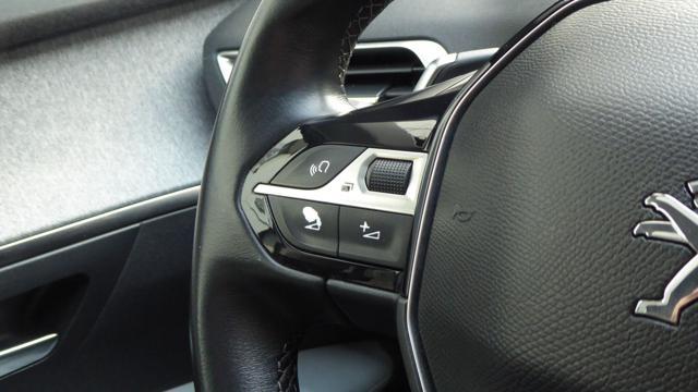 PEUGEOT 3008 BlueHDi 120 S&S EAT6 Allure