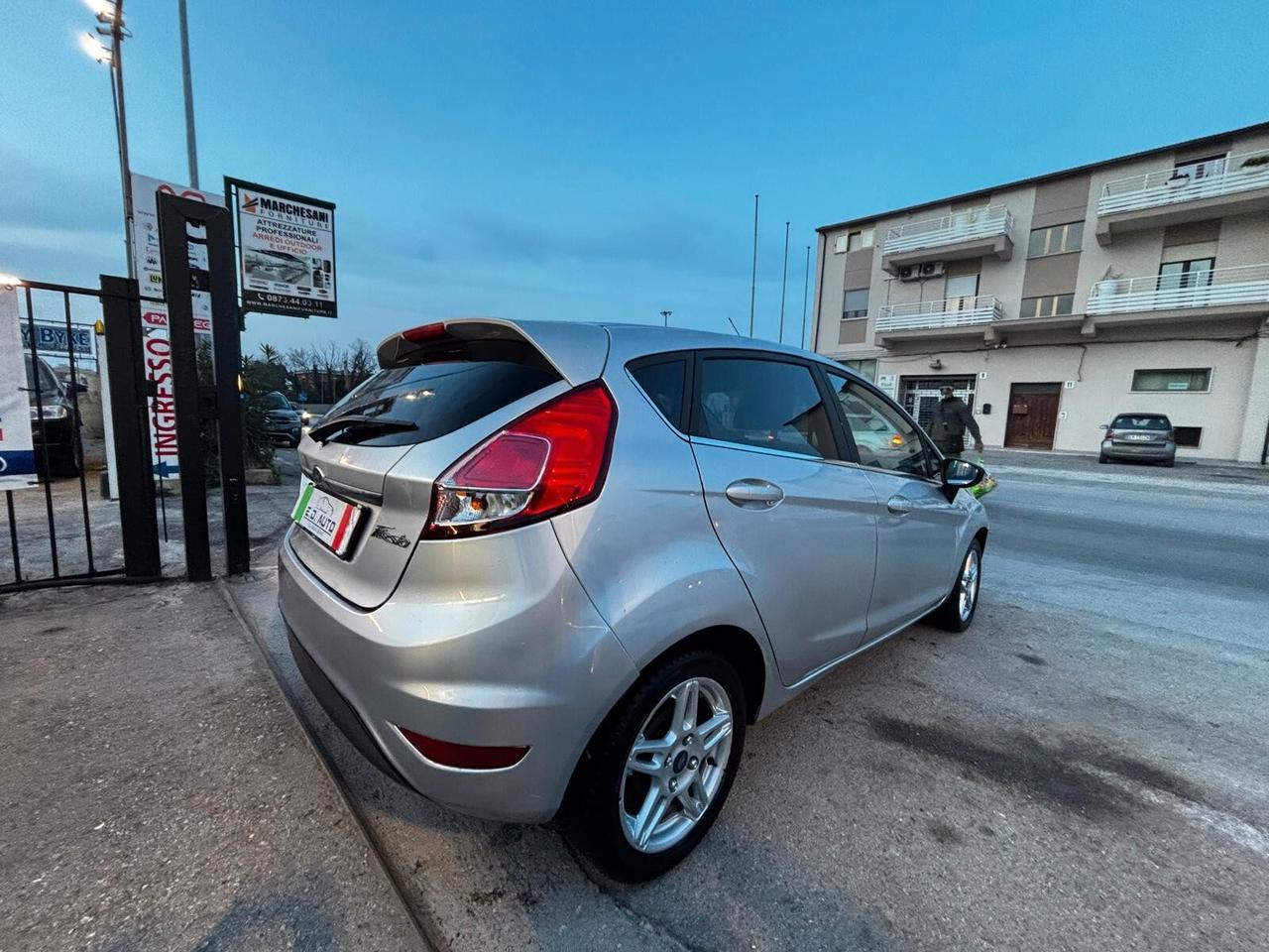 Ford Fiesta 1.5 TDCi 75CV 5 porte Titanium