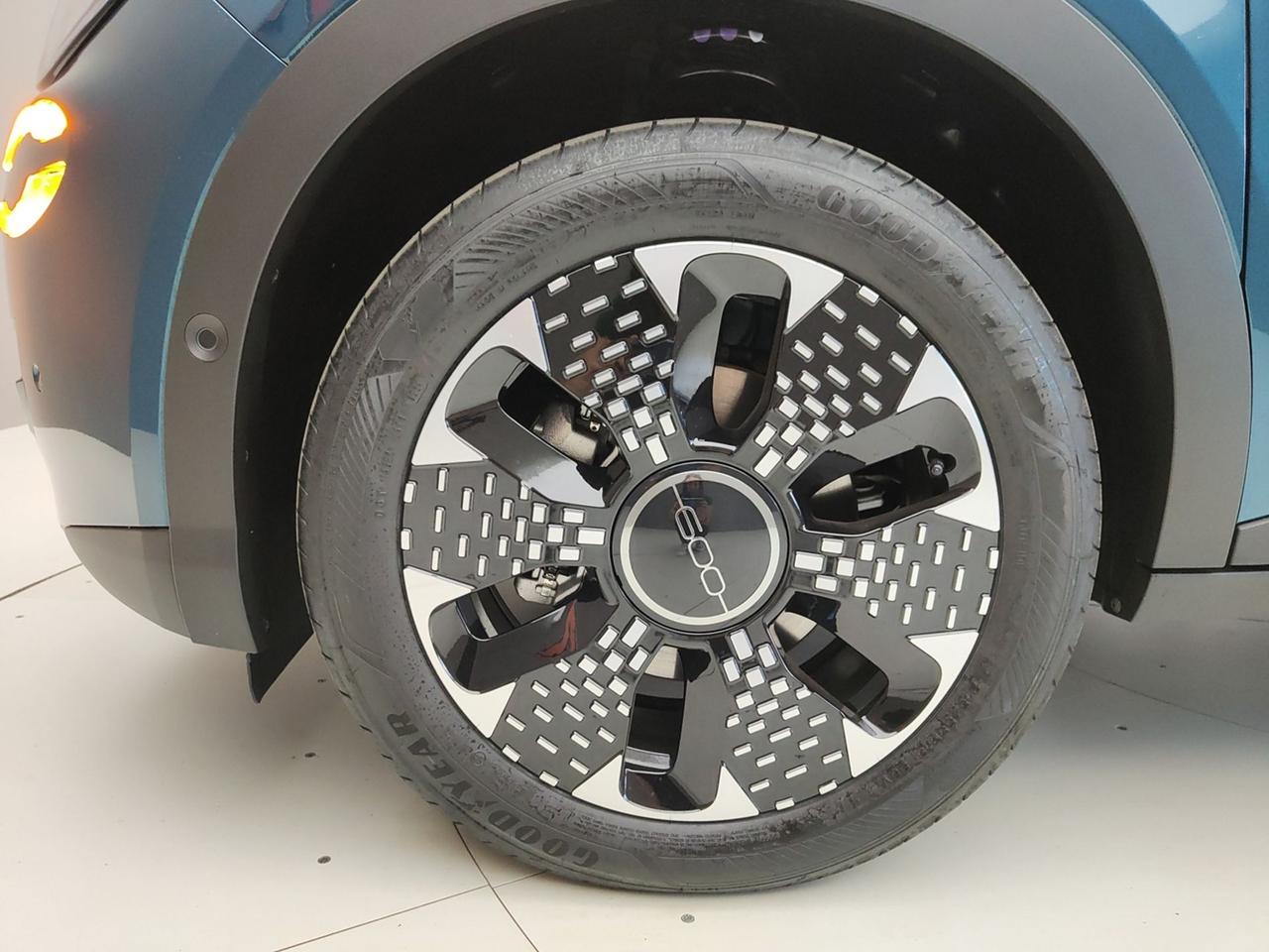 FIAT 600 IV 2023 1.2 MHEV 110CV DCT LA PRIMA