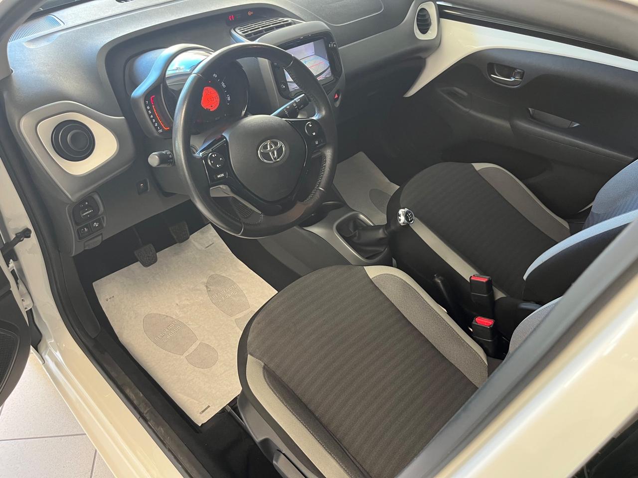 Toyota Aygo Connect 1.0 VVT-i 72 CV x-play