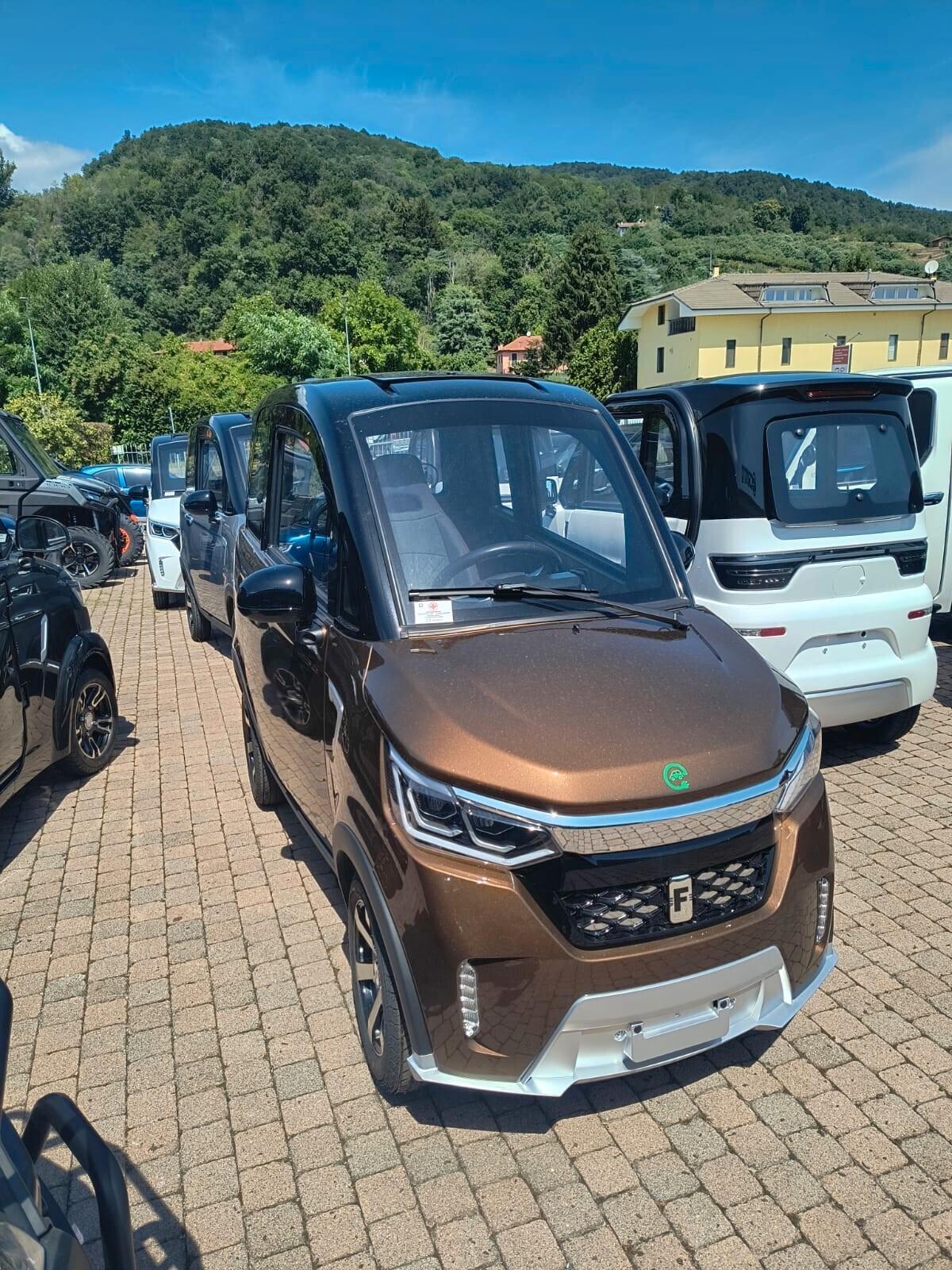 MINI AUTO DISABILI SCOOTER CABINATO ANZIANI