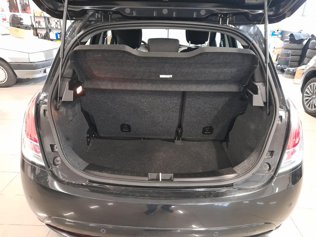 Lancia Ypsilon 1.2 69 CV 5 porte Gold