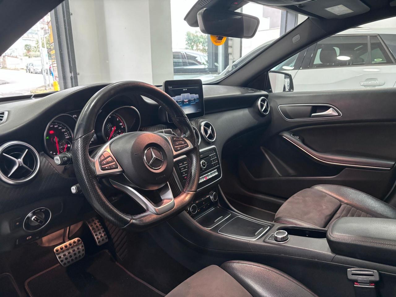MERCEDES-BENZ A180D PREMIUM AMG TETTO-NAVI-LED