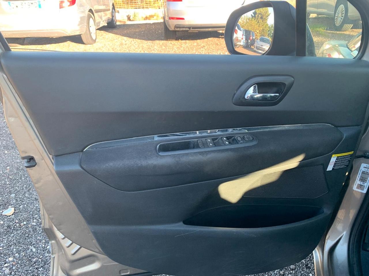 Peugeot 5008 1.6 HDi 112CV Premium