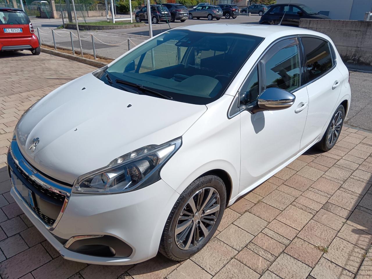 Peugeot 208 PureTech 82 5p. GPL Allure