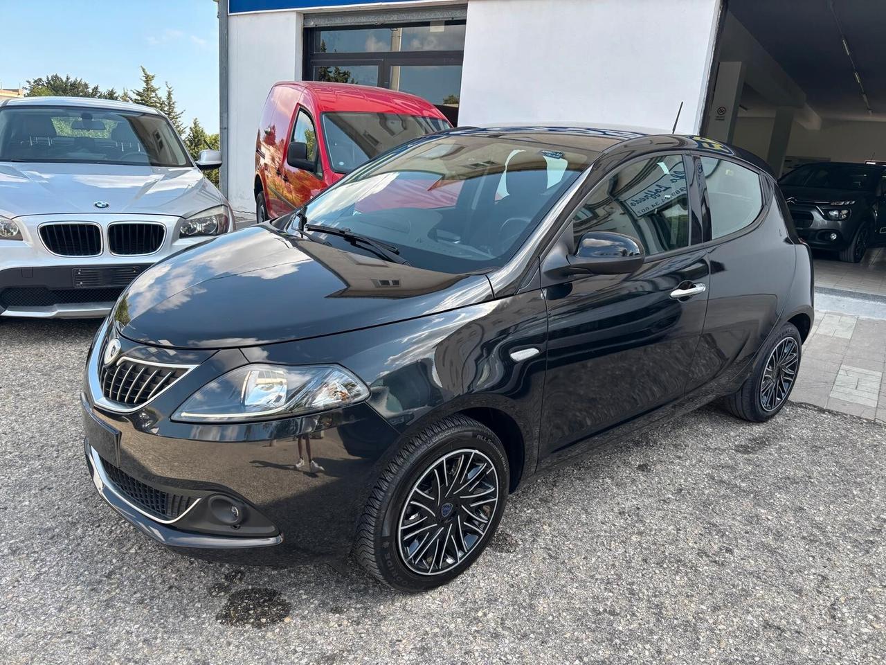 Lancia Ypsilon 1.0 FireFly 5 porte S&S Hybrid Gold
