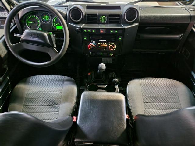 LAND ROVER Defender 110 2400 TD4 CV.122 AUTOVETTURA 7 POSTI