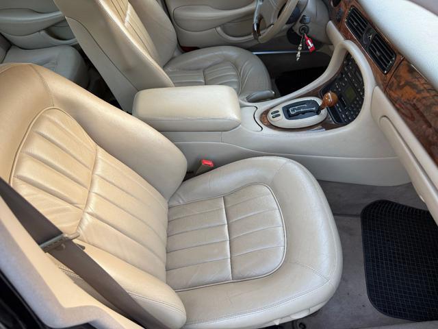 JAGUAR XJ 3.2 cat Executive ISCRITTA ASI