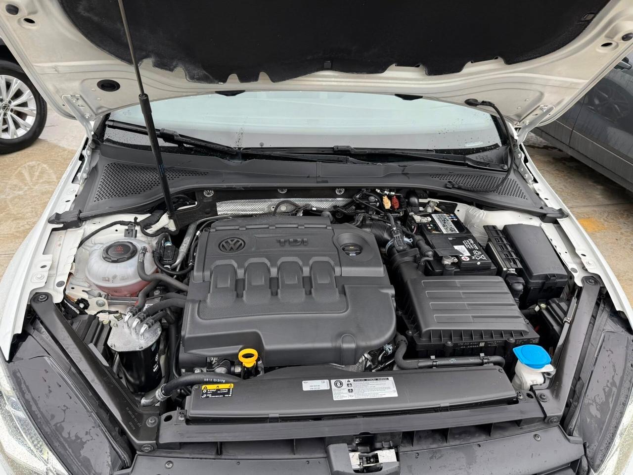 Volkswagen Golf 1.6 TDI 115 CV 5p. -R LINE- KEYLESS