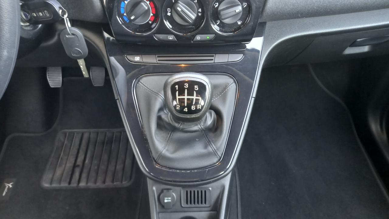 Lancia Ypsilon 1.0 FireFly 5 porte S&S Hybrid Silver