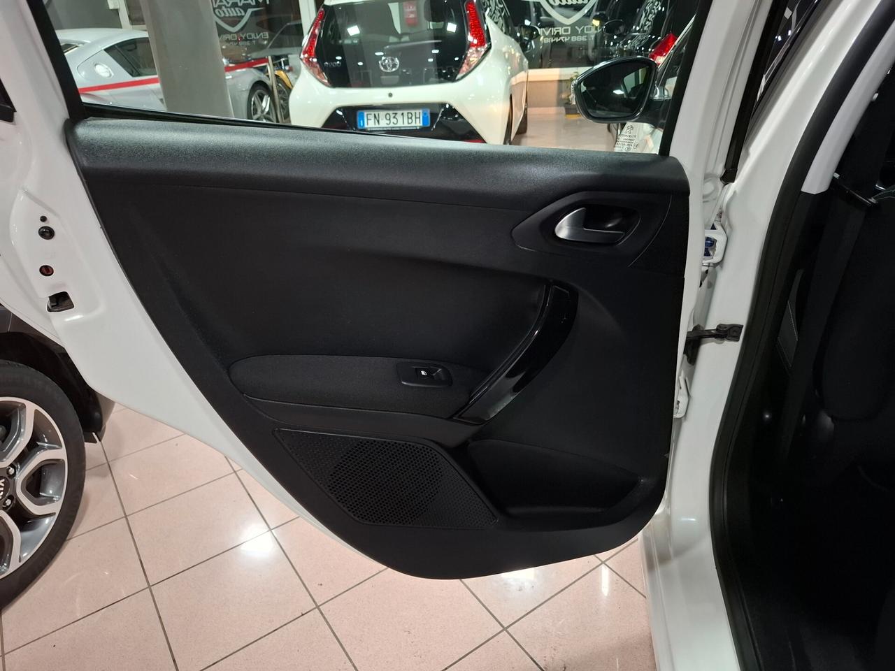 Peugeot 208 1.2 benzina Neopatentati