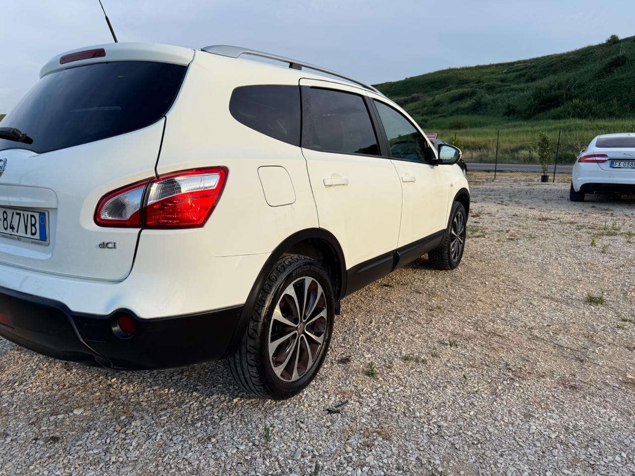 Nissan Qashqai 1.5 diesel PERMUTE 3.999€
