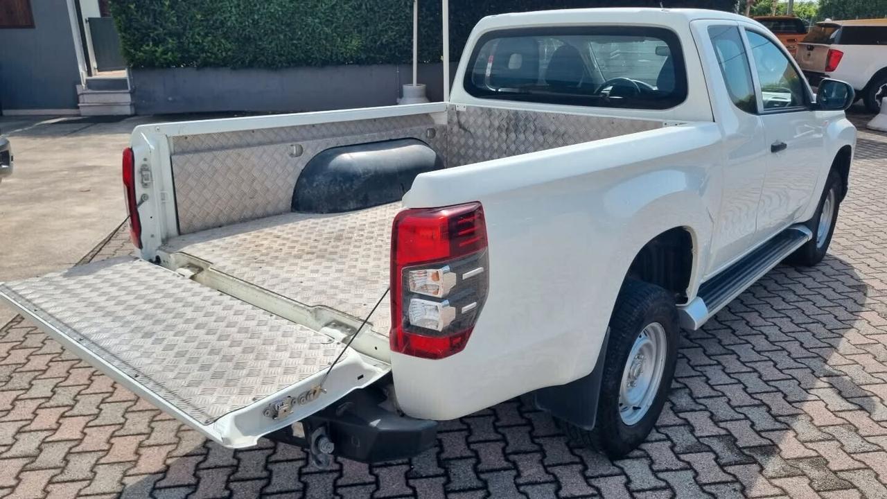 Mitsubishi L200 2.3CLUB CAB 4x4 cassone lungo