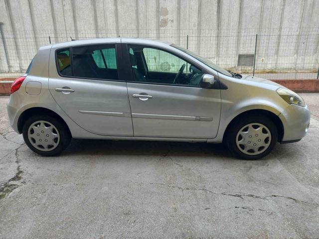RENAULT Clio 1.2 16V 5 porte Luxe neopatentati