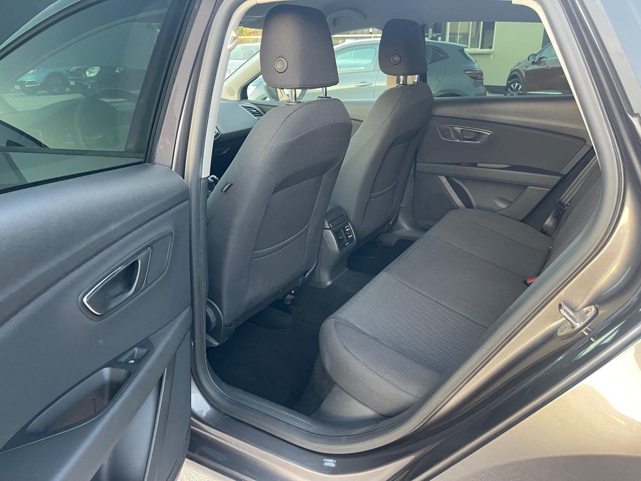 SEAT LEON 1.6 TDI 105CV BERLINA FULL NAVI MY15