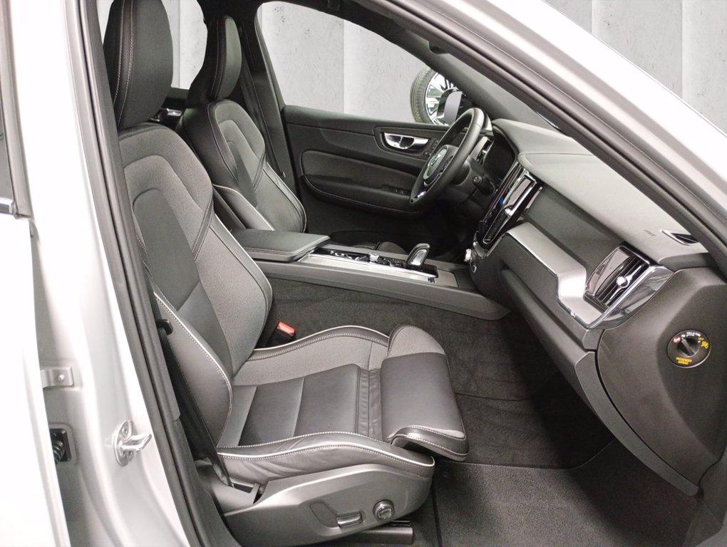 VOLVO XC60 2.0 b4 R-design awd auto my20 del 2022