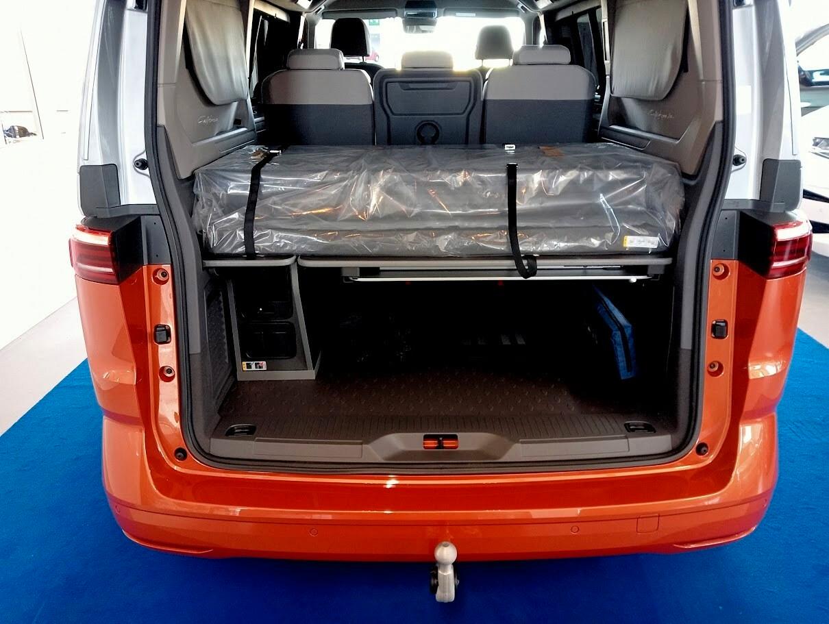 Volkswagen T7 California TRICOLOR TOUR TDI DSG LED 360 *OK 104 E AUTOCARRO*