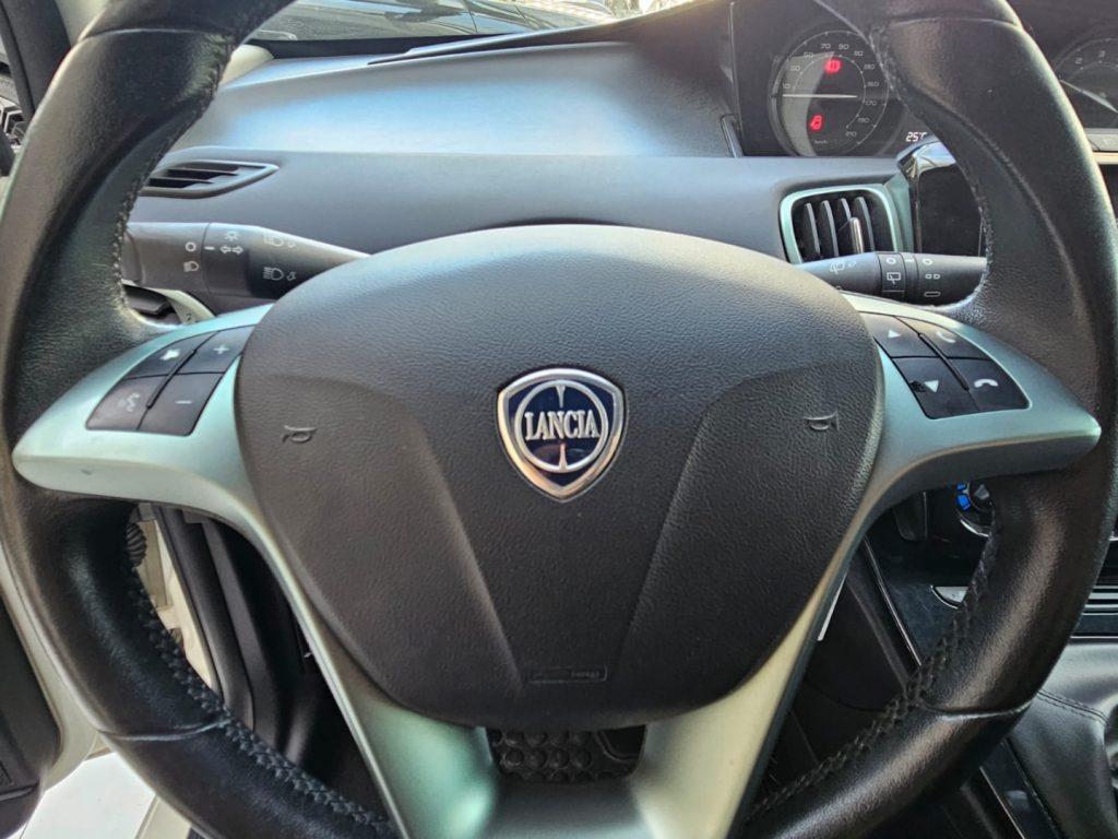 Lancia Ypsilon 1.0 FireFly 5 porte S&S Hybrid Gold tua da €125,00