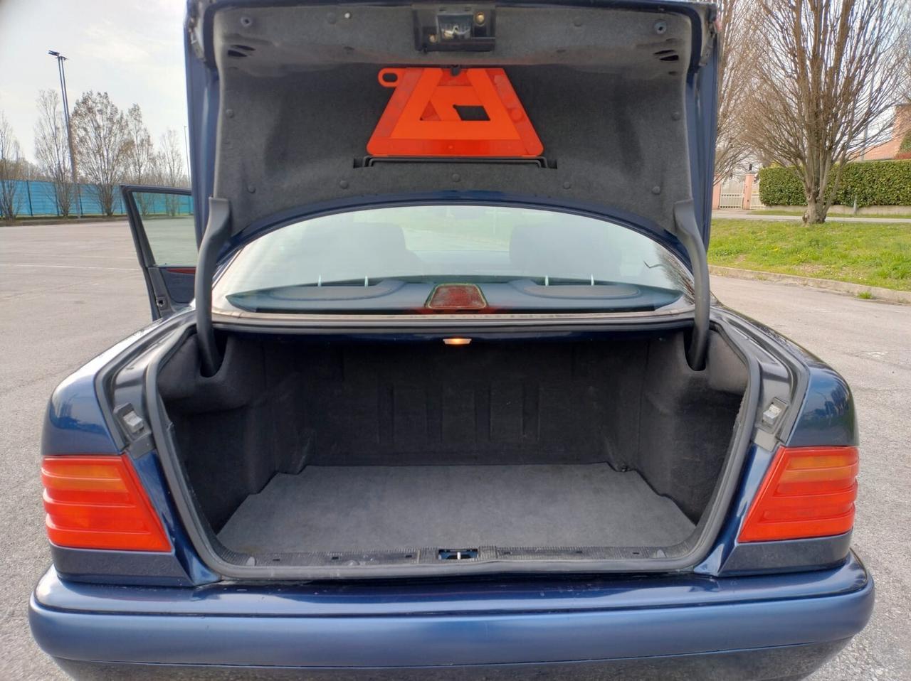 Mercedes-benz E 200 cat Classic
