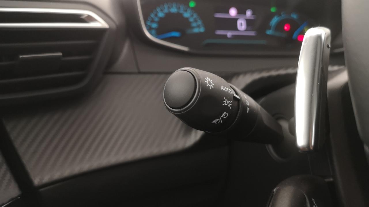 PEUGEOT 208 5P - STYLE Hybrid 100 E-DCS6