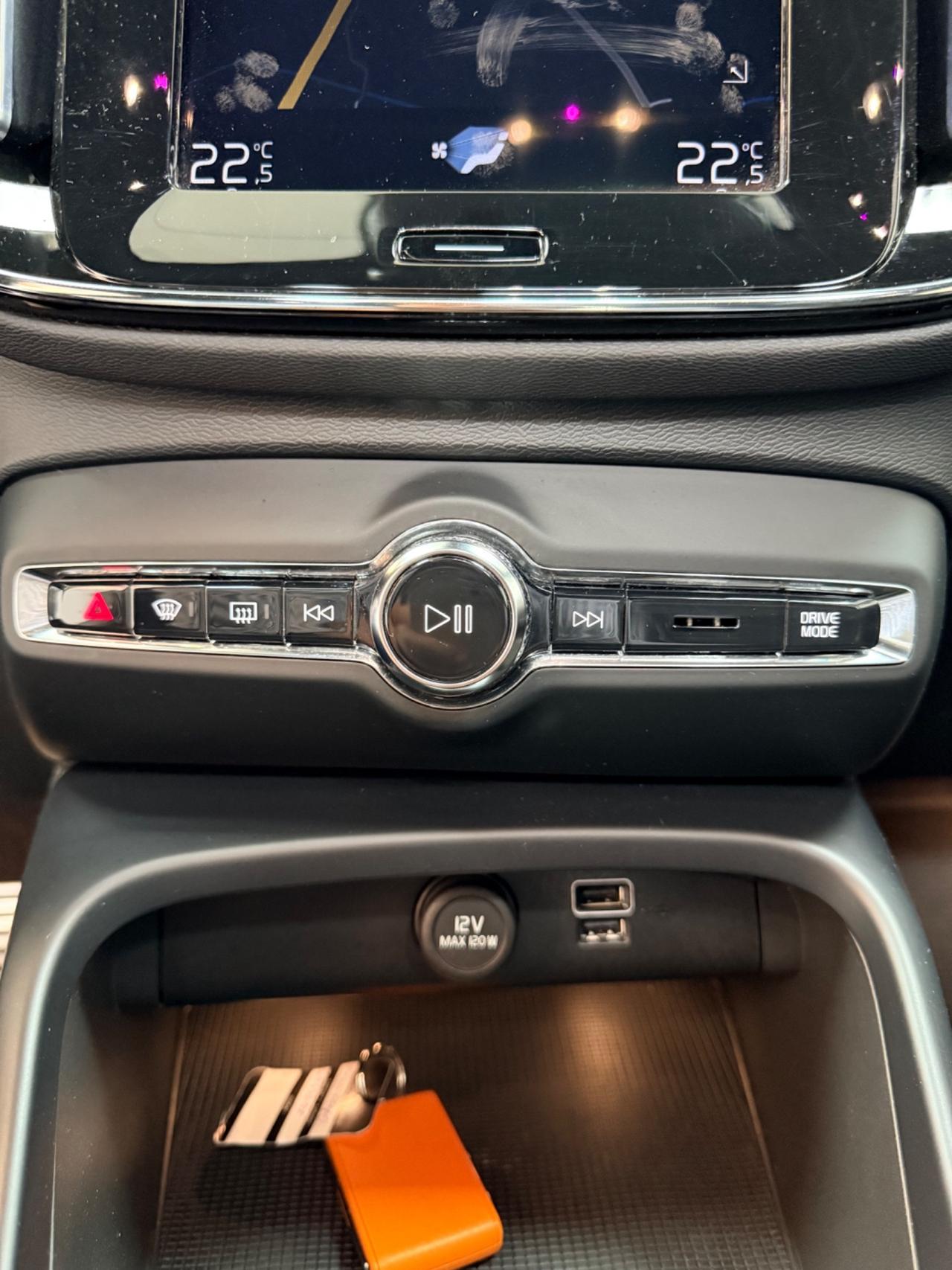 Volvo XC40 2.0 B4 mhev 197CV AWD Geartronic R-design 06/2021