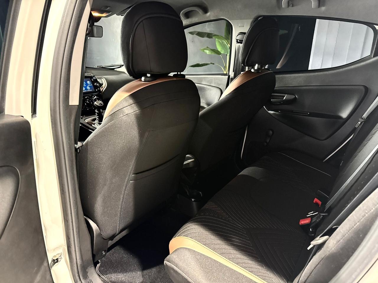 Lancia Ypsilon 1.2 69 CV 5 porte GPL Alberta Ferretti