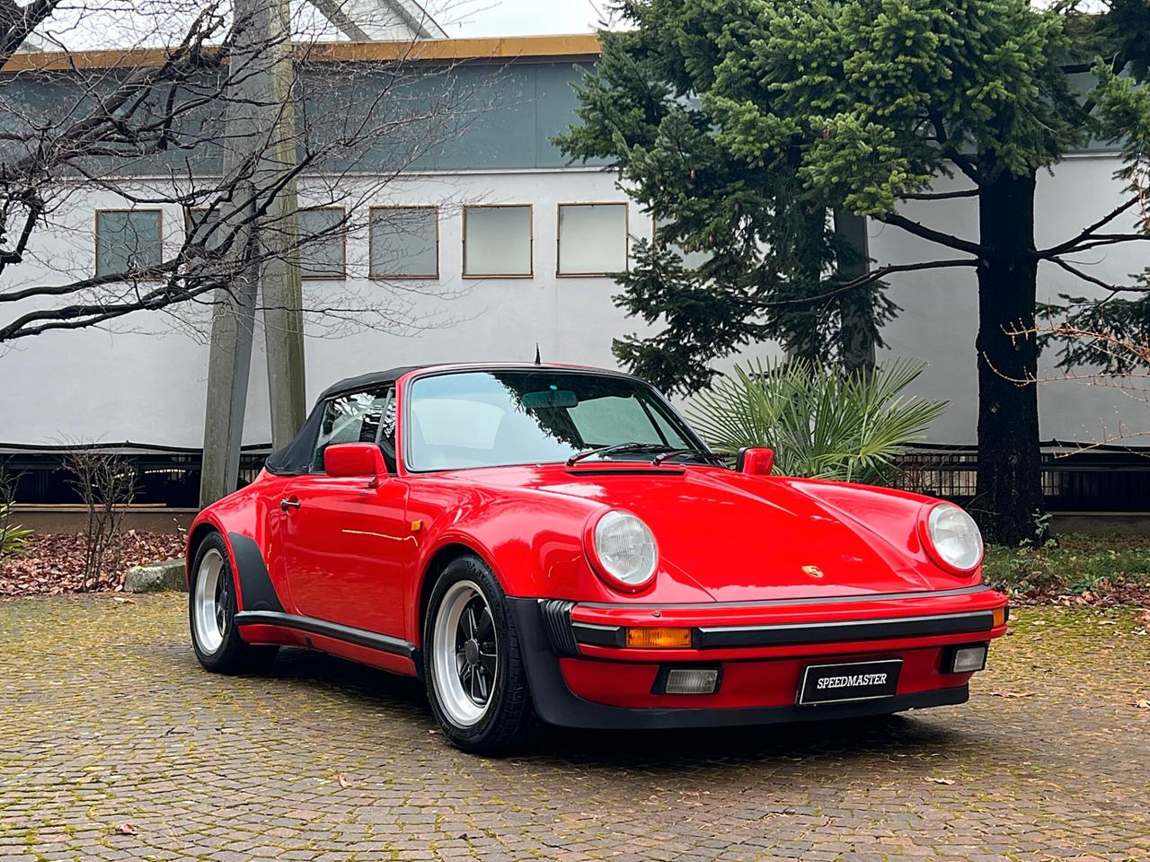 Porsche 911 Carrera 3.2 Cabriolet