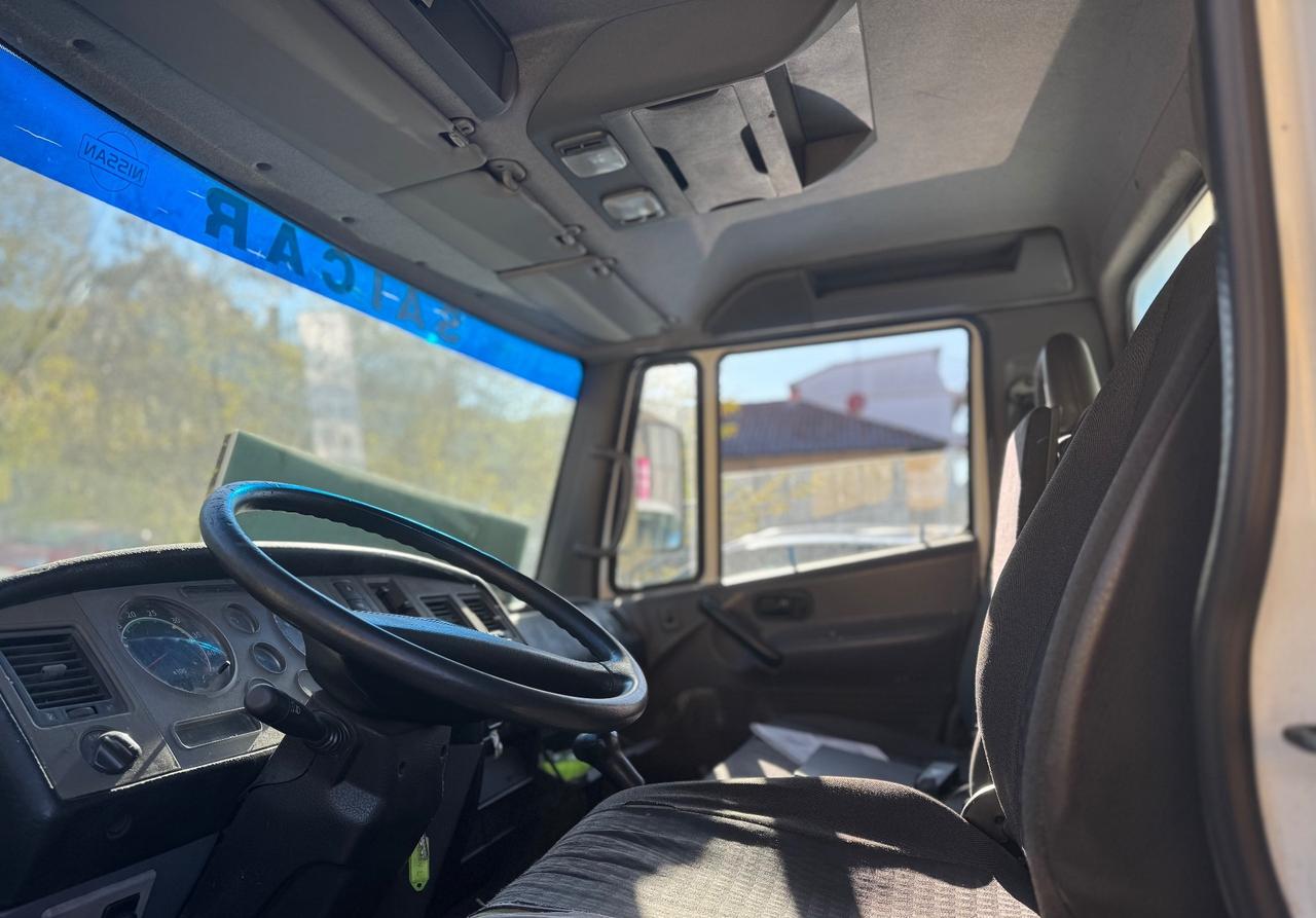 Nissan atleon 35.13 boxato patente b cellula