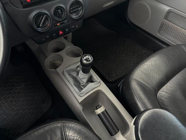 VOLKSWAGEN New Beetle 2.0