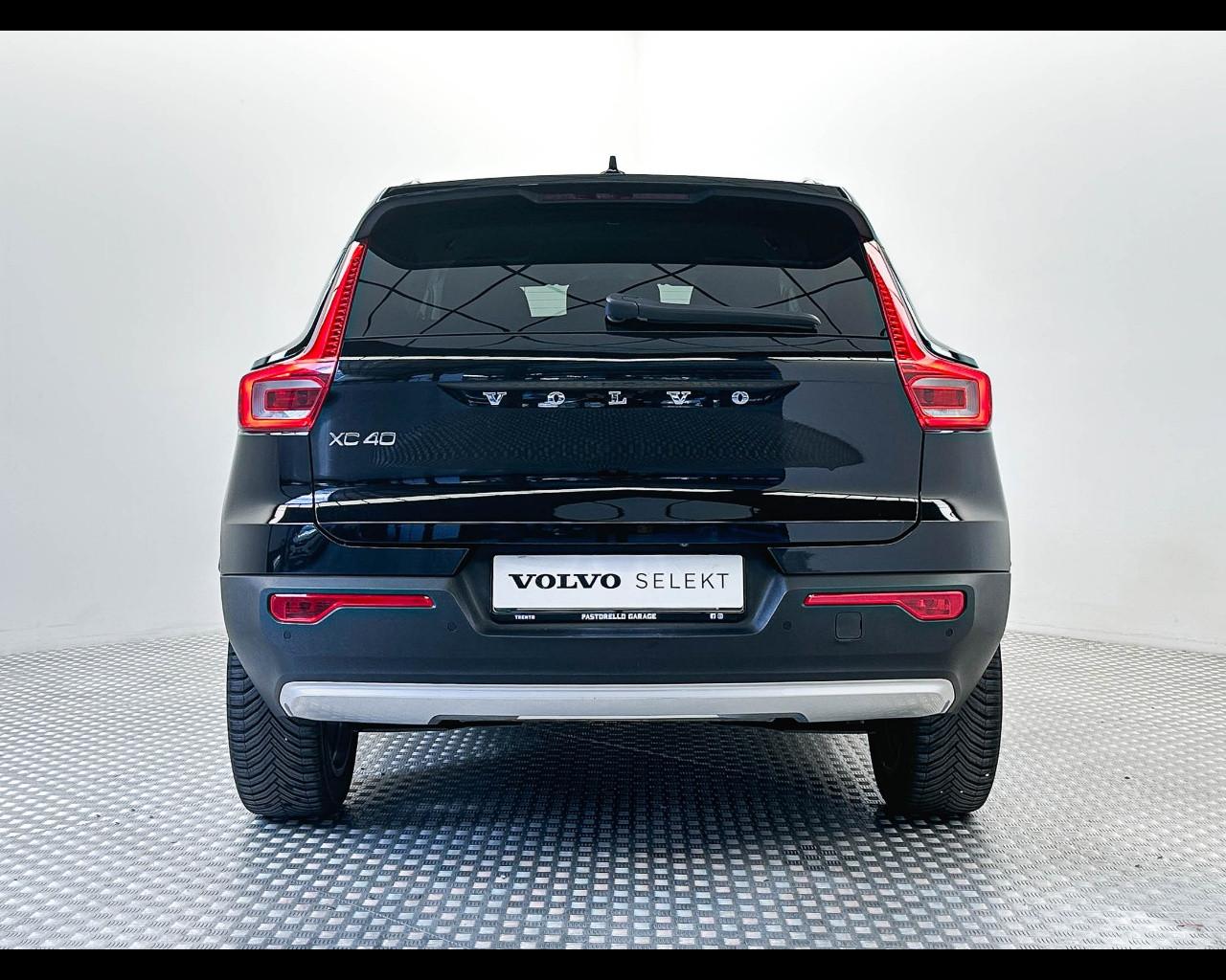 VOLVO - XC40 T3 Momentum Pro