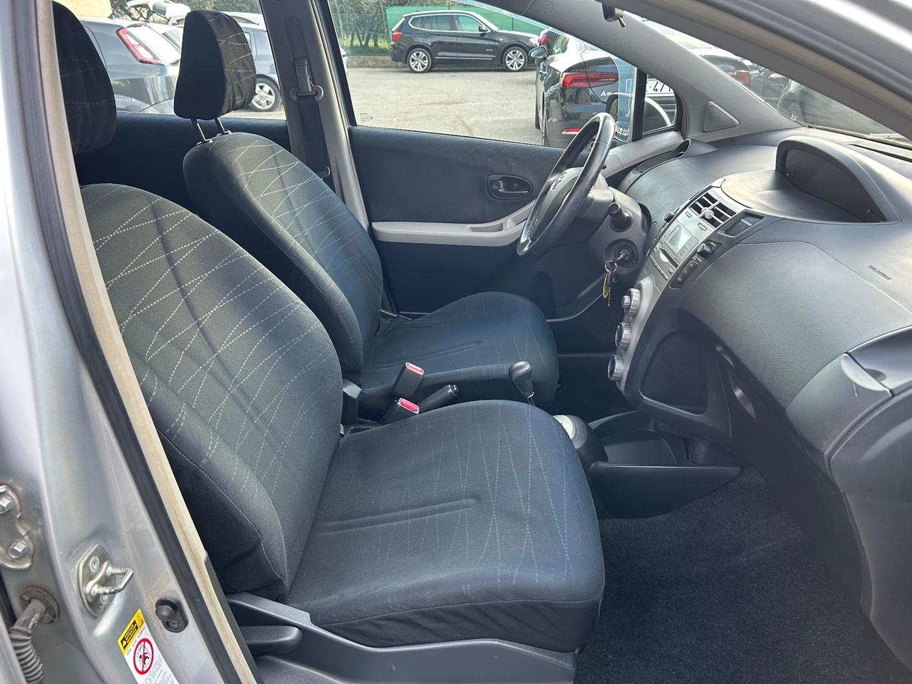 Toyota Yaris 1.3 5 porte cambio automatico 120000km