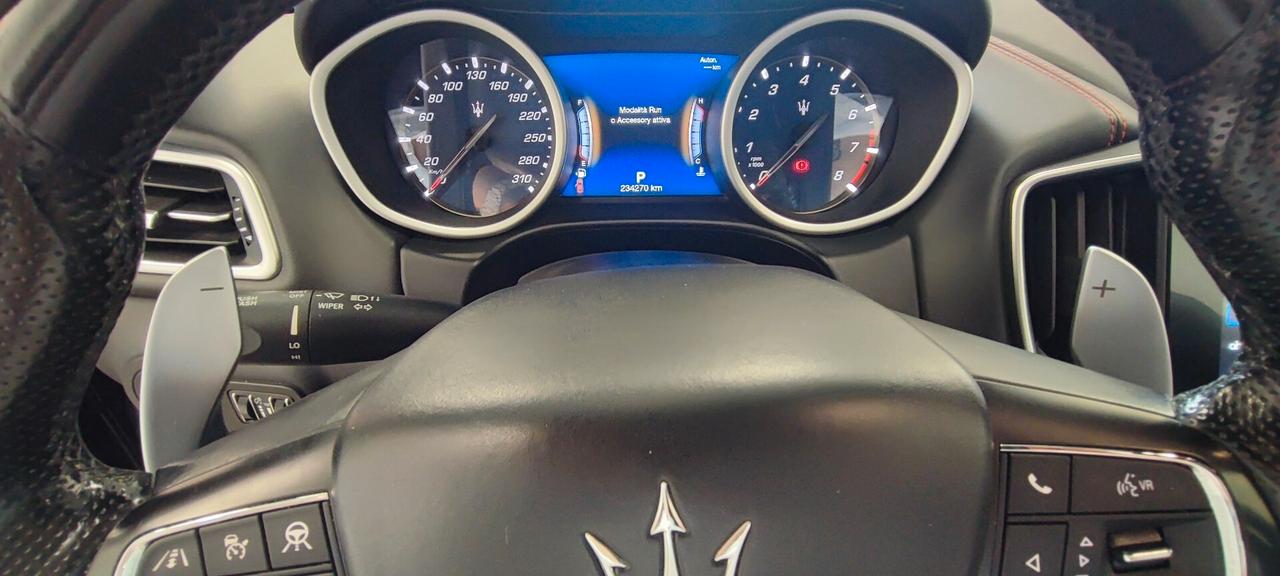 Maserati Ghibli V6 430 CV Q4 Gransport
