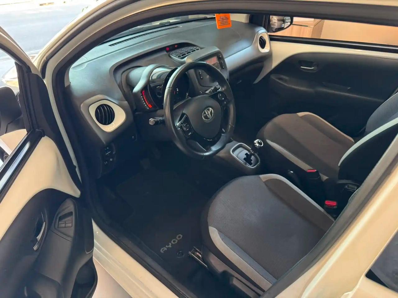 Toyota Aygo Connect 1.0 VVT-i 72 CV 5 porte x-clusiv MMT