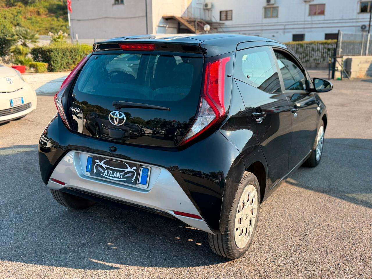 Toyota Aygo Connect 1.0 VVT-i 72 CV 5 porte x-clusiv