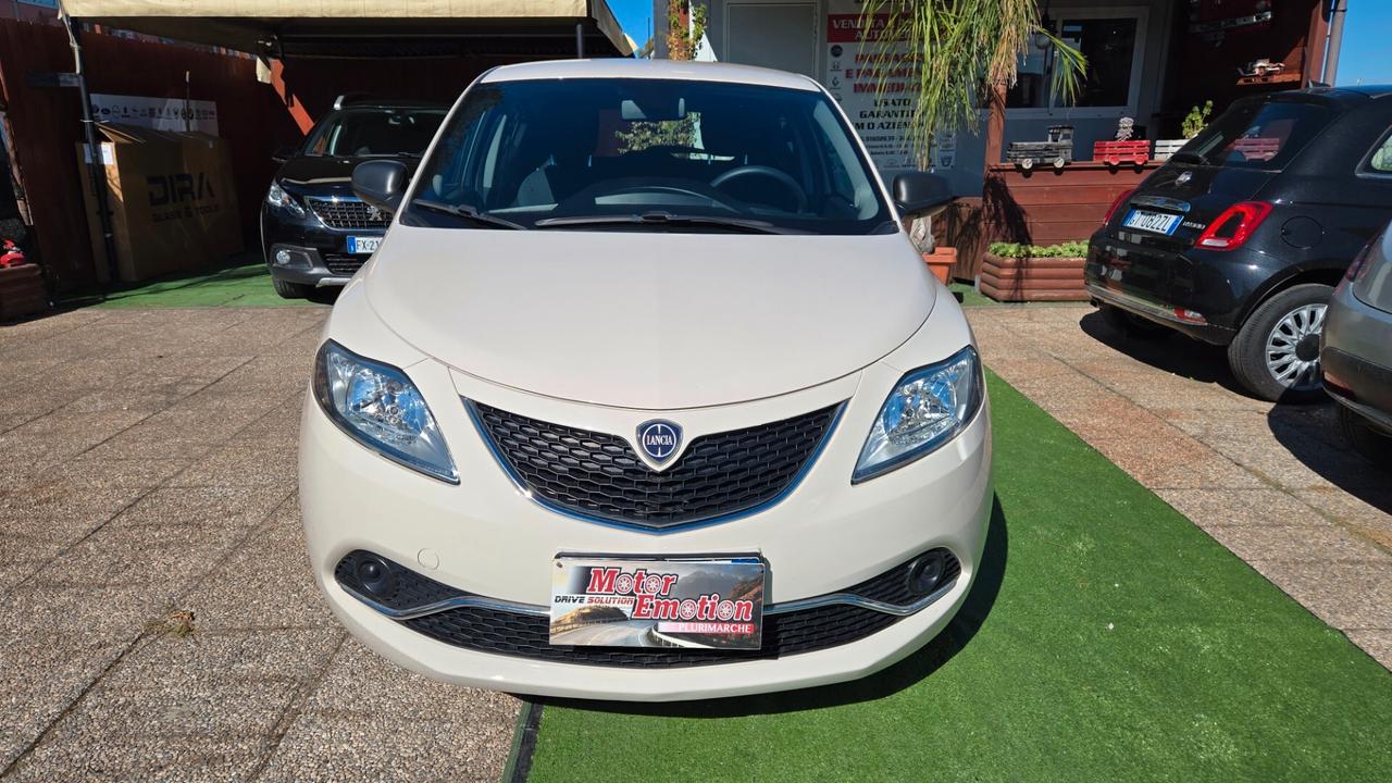 Lancia Ypsilon 1.3 MJT 16V 80 CV 5 porte S&S Silver
