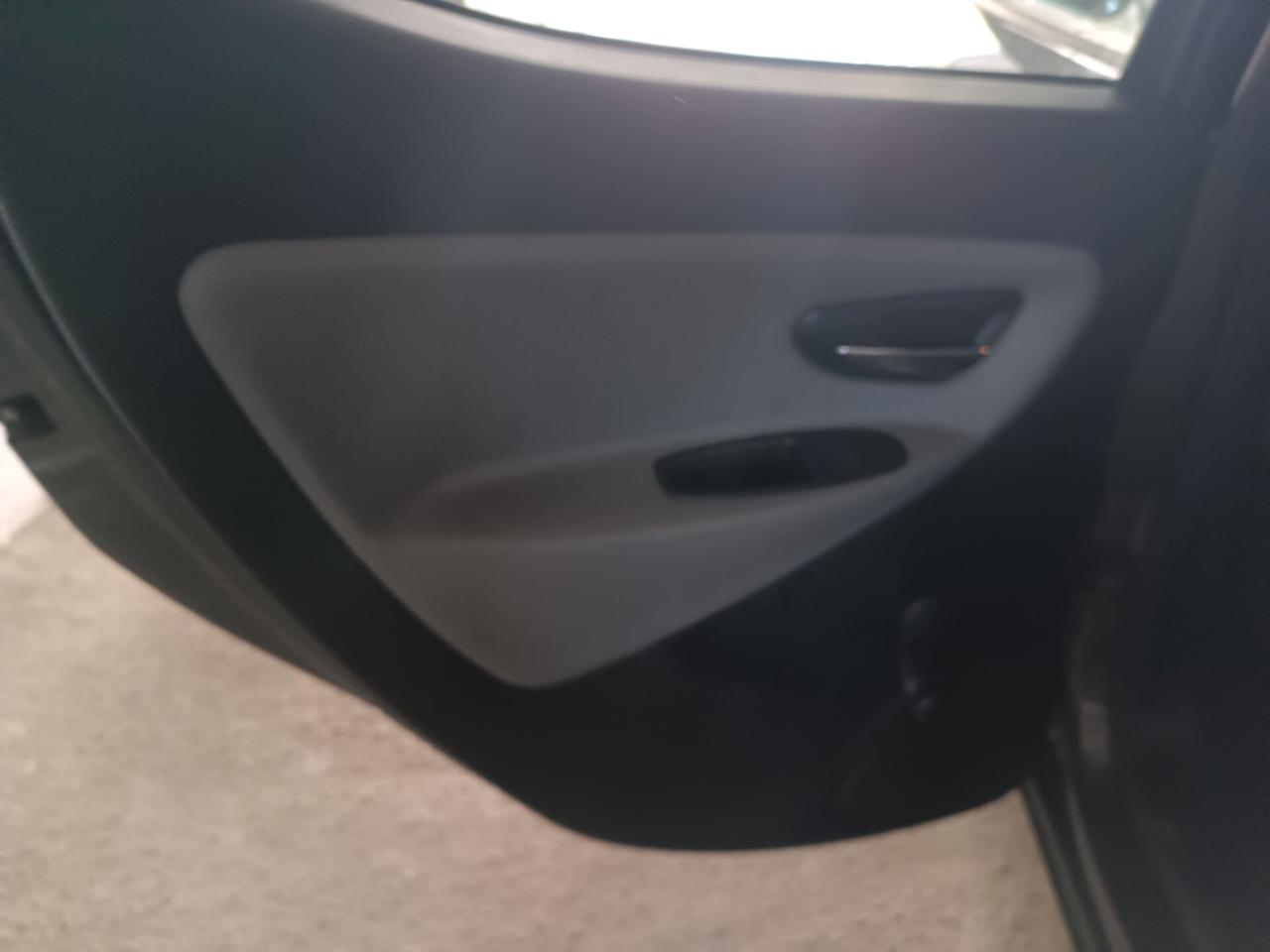 Lancia Ypsilon 1.2 69 CV Unyca