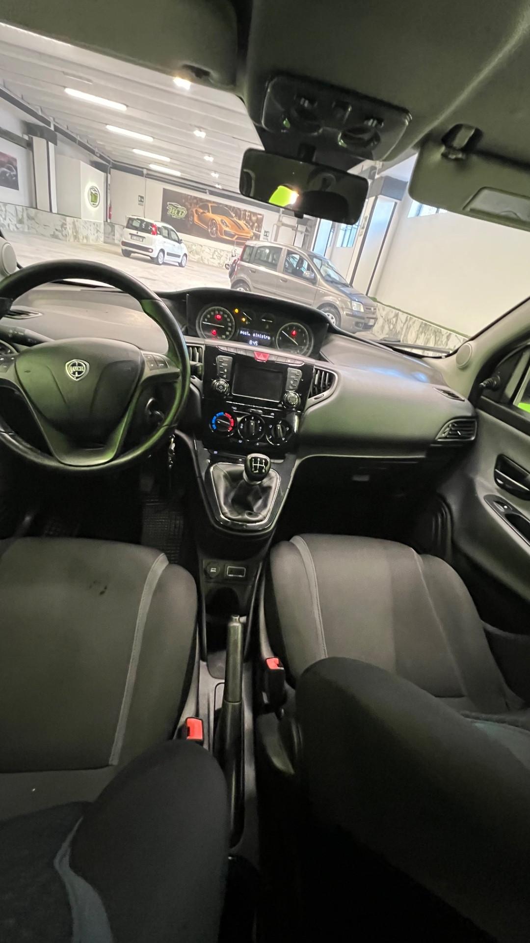 Lancia Ypsilon 1.2 69 CV 5 porte Platinum