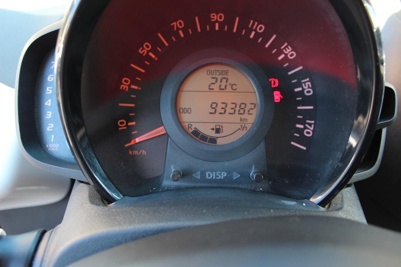Toyota Aygo 1.0 VVT-i 69 CV 5 porte x-play Unico Proprietario Adatta a neopatentati