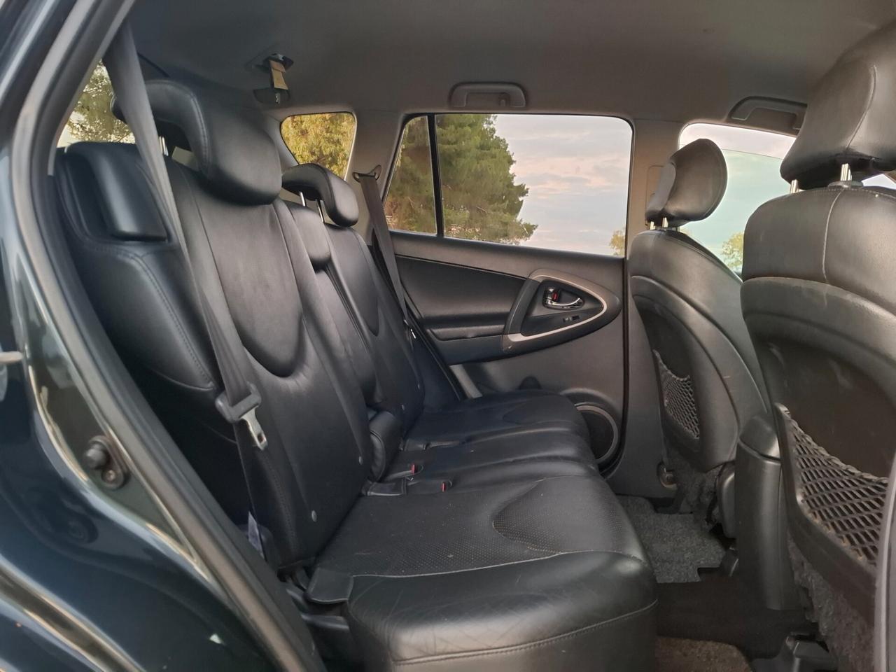 TOYOTA RAV 4 2.2 D 177 cv 4x4 LUXURY *PELLE-CERCHI*