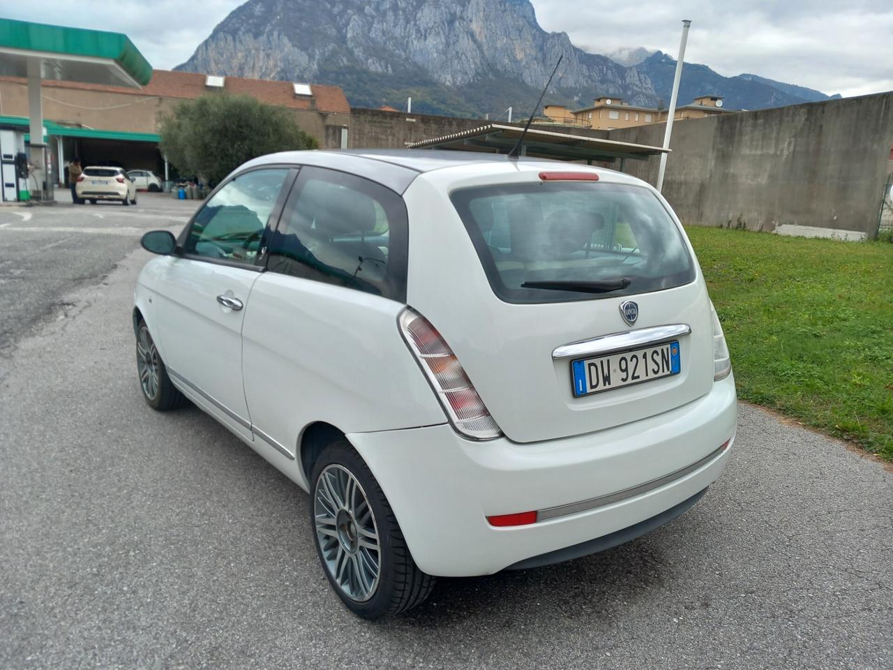 Lancia Ypsilon 1.3 MJT 90 CV Platino